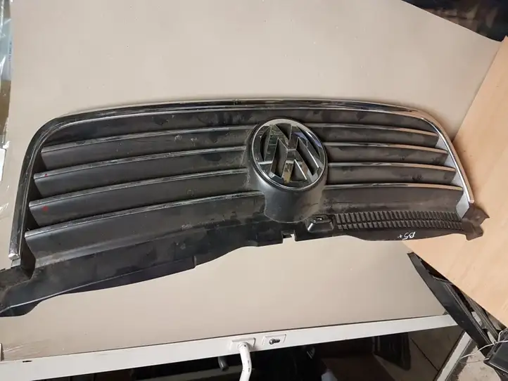 Volkswagen PASSAT B5.5 (2001 - 2005) 3B0853651L Передняя решетка — фото 1