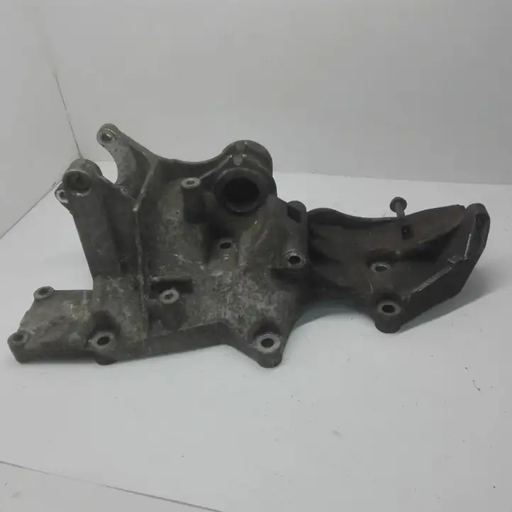 Volkswagen PASSAT B5.5 (2001 - 2005) 06B903143K Кронштейн компрессора кондиционера воздуха — фото 2