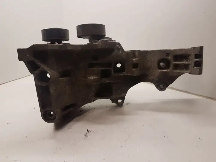 Audi A4 S4 B6 8E 8H (2000 - 2006) 038903143D Кронштейн генератора — фото 1