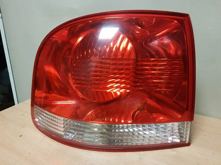 Volkswagen Touareg I (2002 - 2010) 7L6945095K Задний фонарь в кузове — фото 1