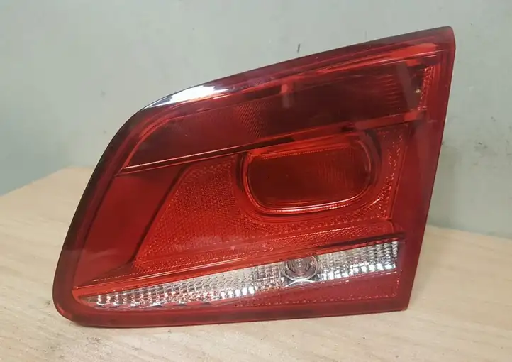 Volkswagen PASSAT B7 (2011 - 2014) 3AE945094J Задний фонарь в крышке багажника — фото 3