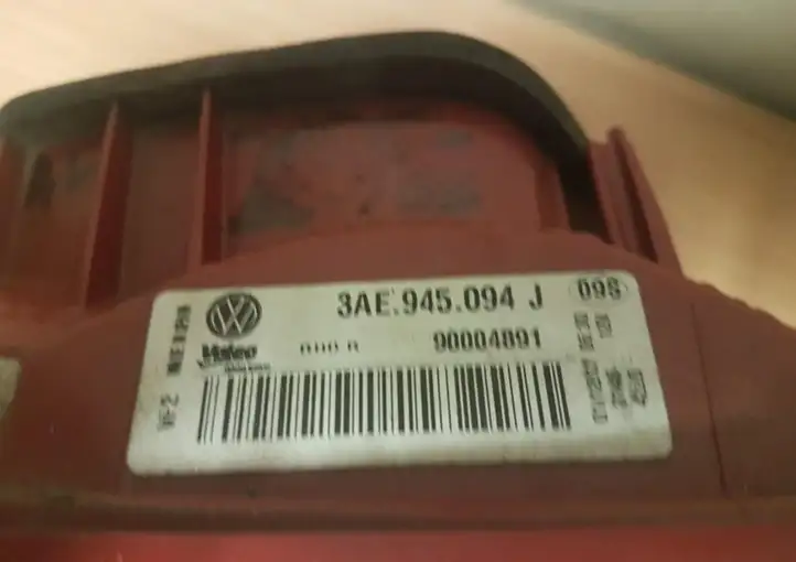 Volkswagen PASSAT B7 (2011 - 2014) 3AE945094J Задний фонарь в крышке багажника — фото 5