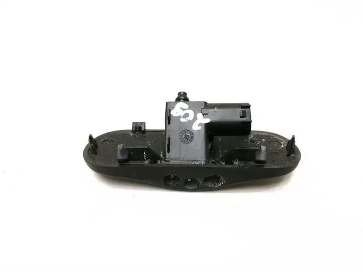 Audi Q3 8U (2011 - 2014) 8U0955988A Форсунка омывателя лобового стекла — фото 2