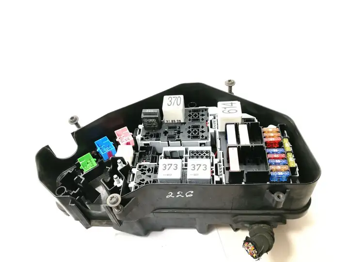 Audi Q7 4L (2005 - 2009) 7L0937503D Блок монтирования реле — фото 4