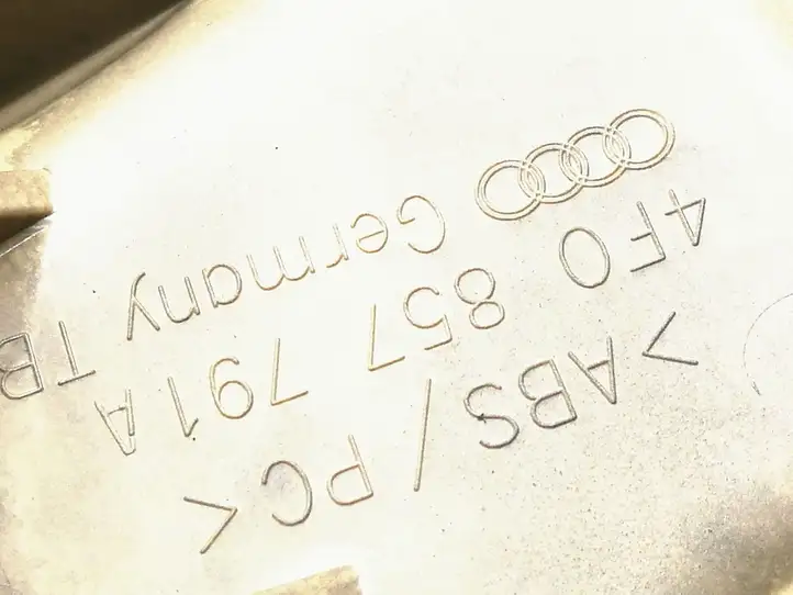 Audi A6 S6 C6 4F (2004 - 2008) 4F0857791A Накладка ремня безопасности — фото 5