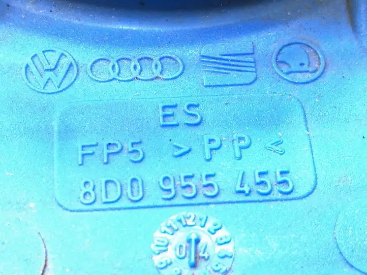 Volkswagen PASSAT B6 (2005 - 2010) 8D0955455 Горловина бачка омывателя — фото 3