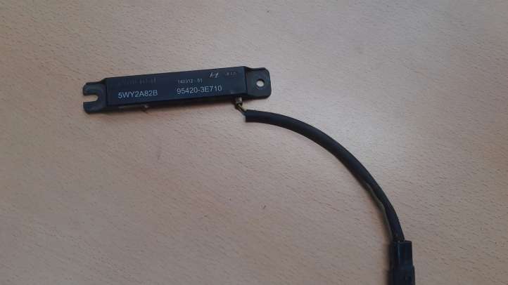 954203E710 Hyundai ix35 Antenos stiprintuvas