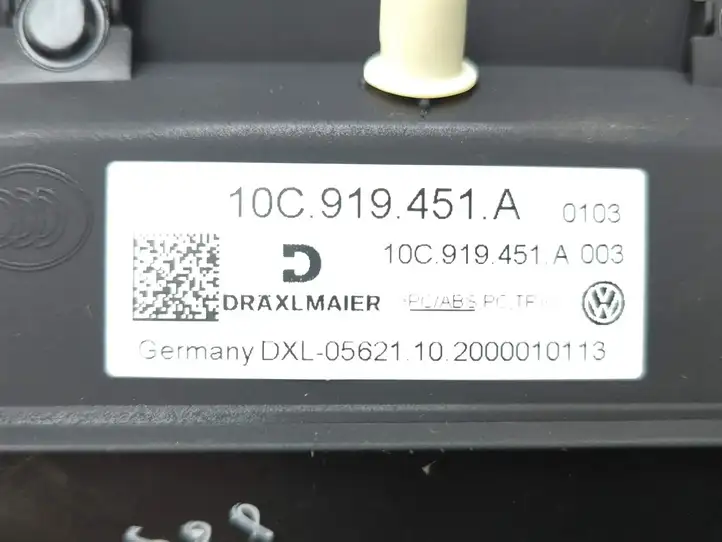 Volkswagen ID.3 (2019 - ) 10C919451A Накладка заднего стекла — фото 8