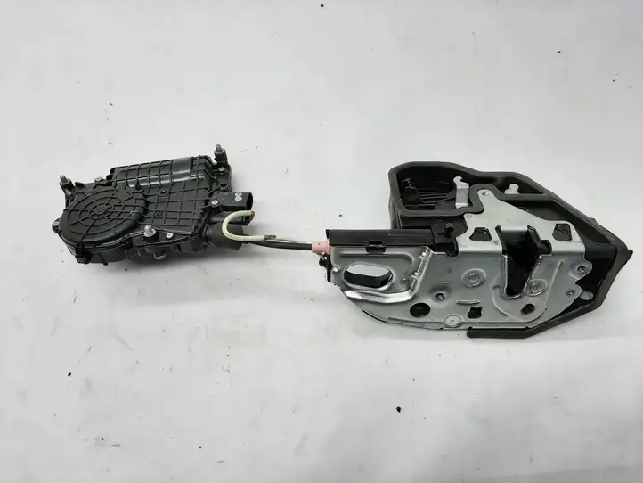 BMW 5 F10 F11 (2009 - 2016) 7154516 Замок задней двери — фото 1