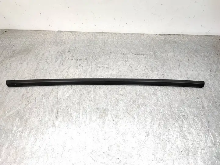 Tesla Model 3 (2017 - 2023) 108074500I Накладка стекла задней двери — фото 1