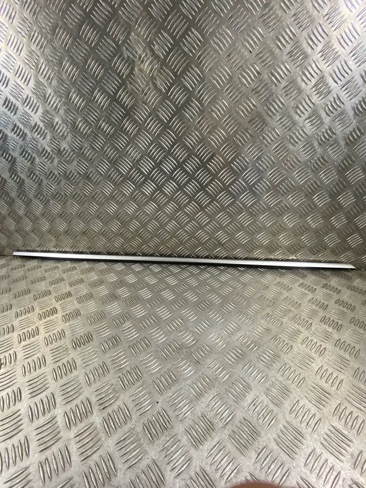 Audi Q5 (2017 - )  80A853283 Облицовка стекла задней двери