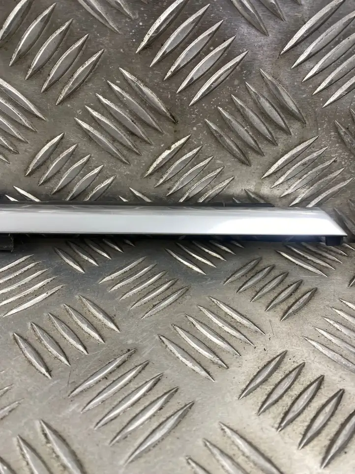 Audi Q5 (2017 - )  80A853283 Облицовка стекла задней двери