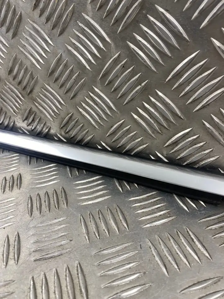 Audi Q5 (2017 - )  80A853283 Облицовка стекла задней двери