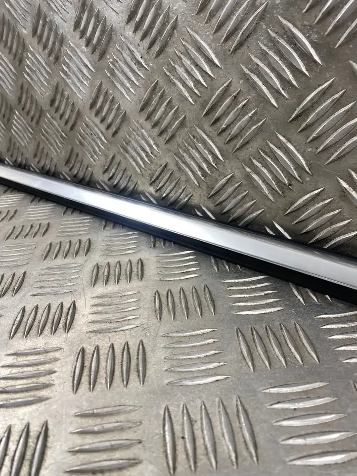 Audi Q5 (2017 - )  80A853283 Облицовка стекла задней двери