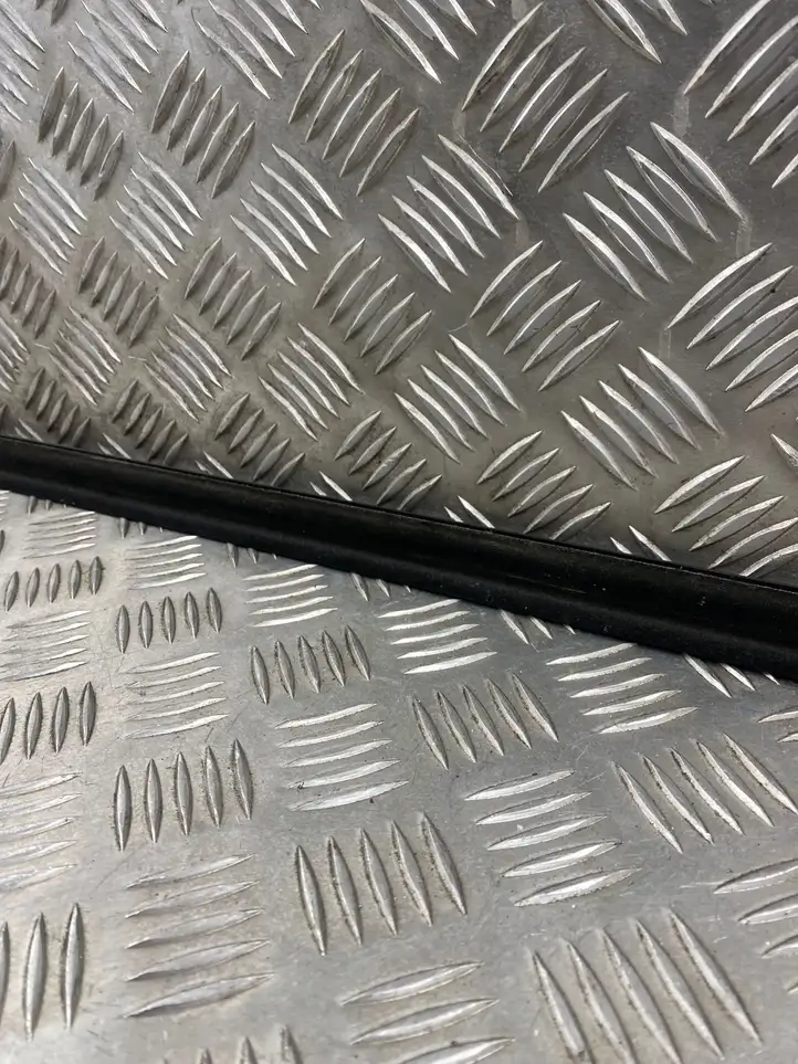 Audi Q5 (2017 - )  80A853283 Облицовка стекла задней двери