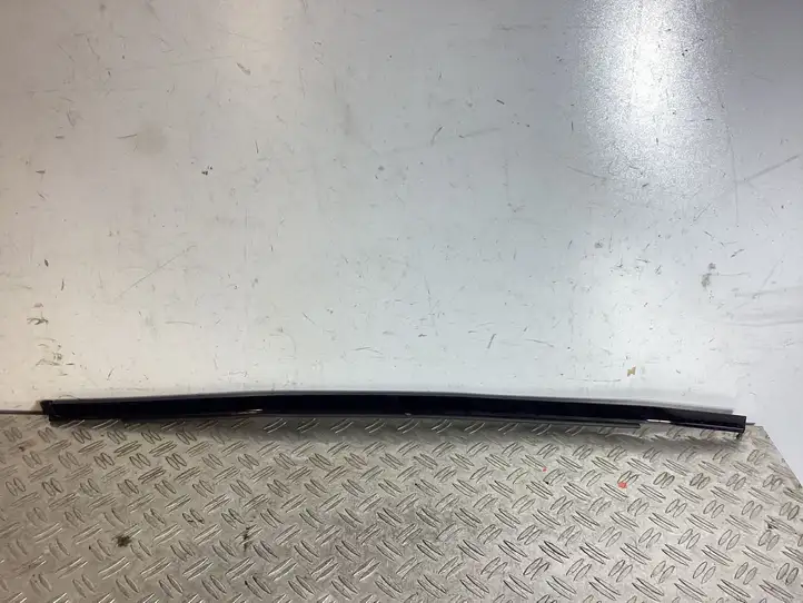 Porsche Macan (95B) (2019 - ) 95B839478 Рамка дверного стекла задней двери — фото 1