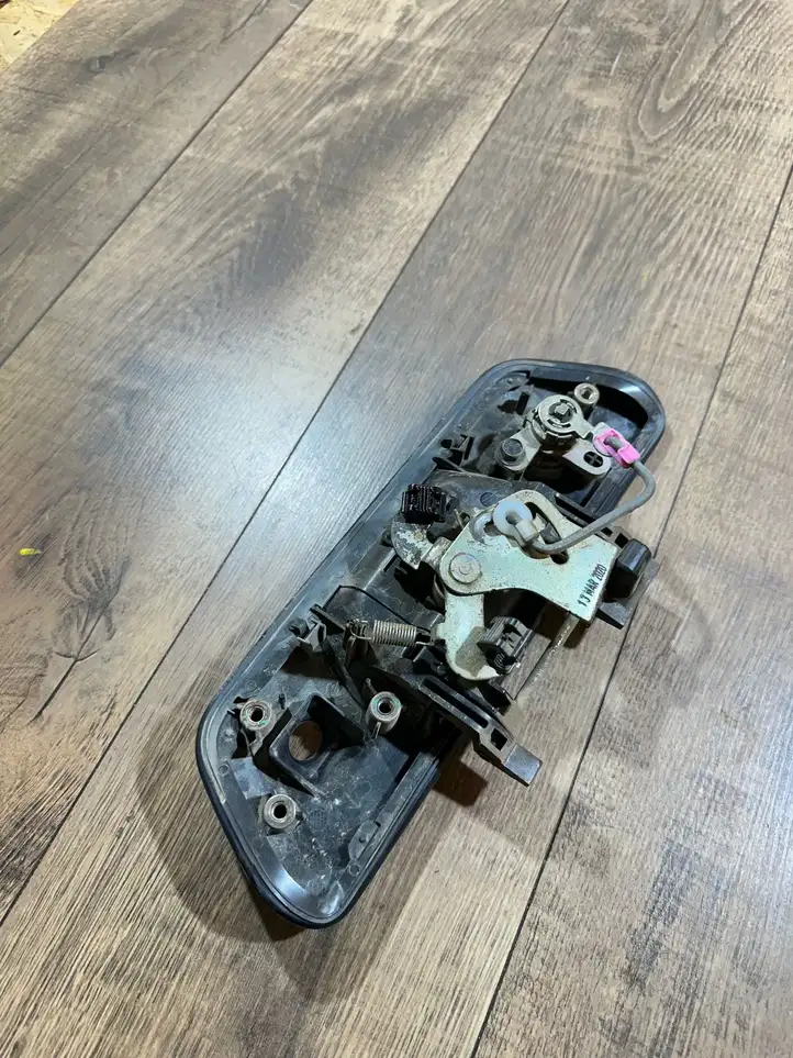 Nissan Navara D23 (2015 - ) Ручка багажной двери — фото 3