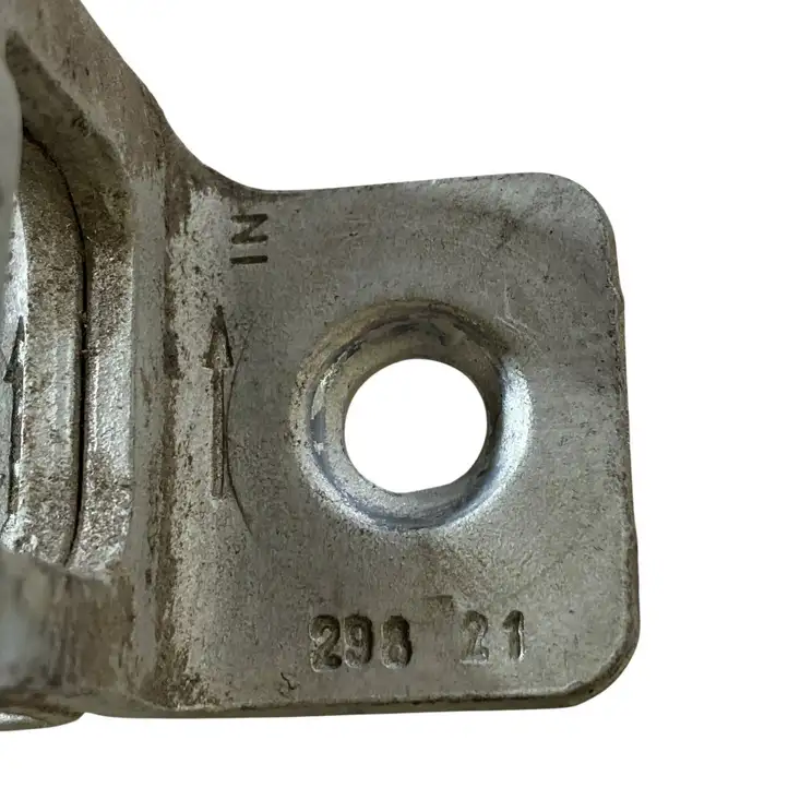 Chrysler Pacifica (2016 - )  4717598AH Петля замка раздвижной двери