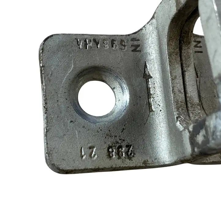 Chrysler Pacifica (2016 - )  4717598AH Петля замка раздвижной двери