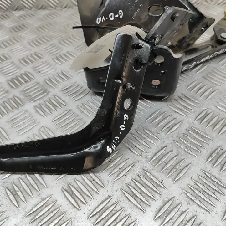 Opel Vivaro   9847162480 Верхняя направляющая ролика / верхняя петля