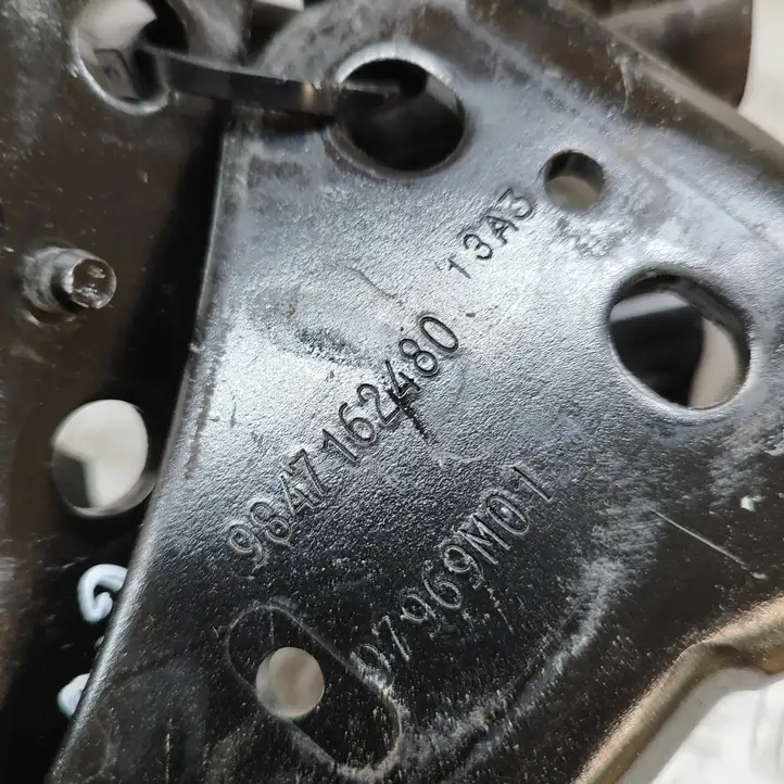 Opel Vivaro   9847162480 Верхняя направляющая ролика / верхняя петля