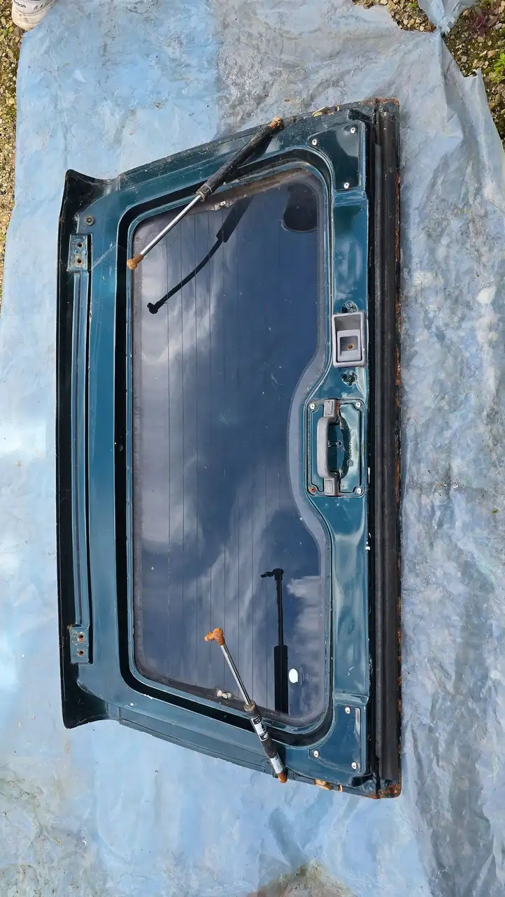 Toyota Hilux (N140, N150, N160, N170) (1997 - 2004) Накладка заднего стекла — фото 3