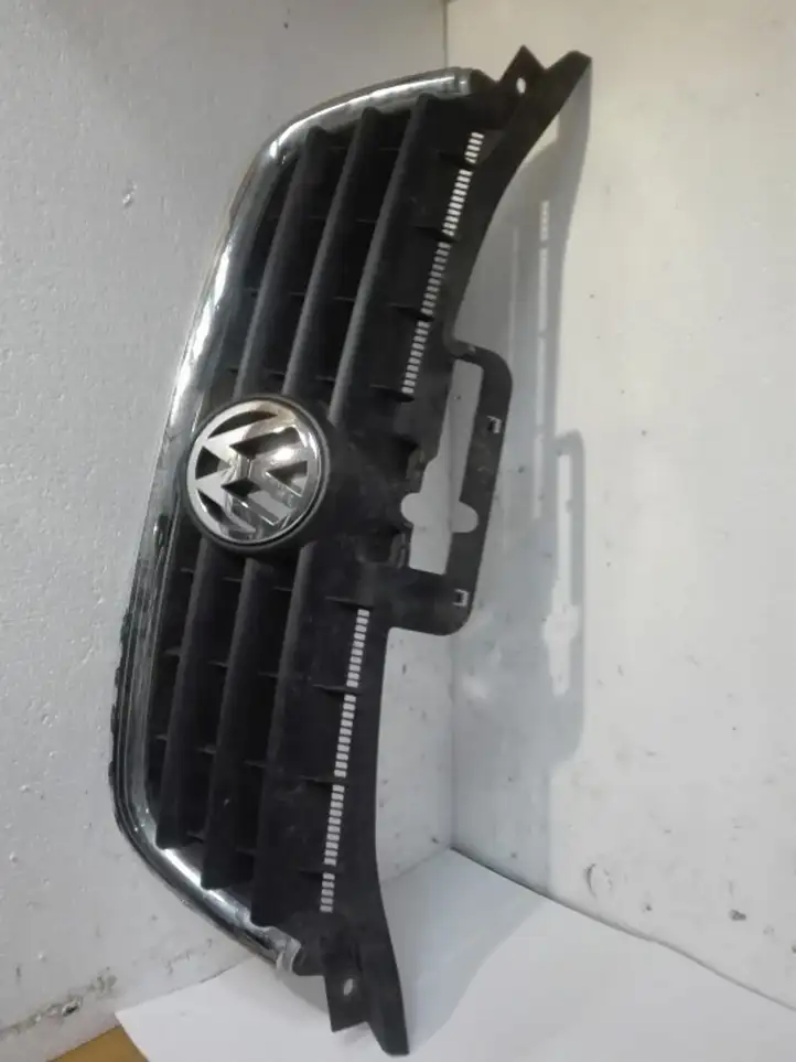 Volkswagen Touran I (2003 - 2010) 1T0853651 Верхняя решетка радиатора — фото 1
