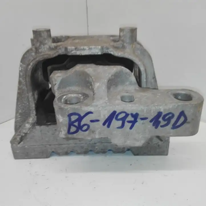 Volkswagen PASSAT B6 (2005 - 2010) 1K0199262C Опора двигателя — фото 3