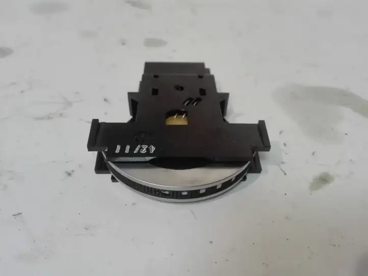 Audi A8 S8 D4 4H (2010 - 2014) 4H0820911B Другие включатели / ручки/ переключатели — фото 2