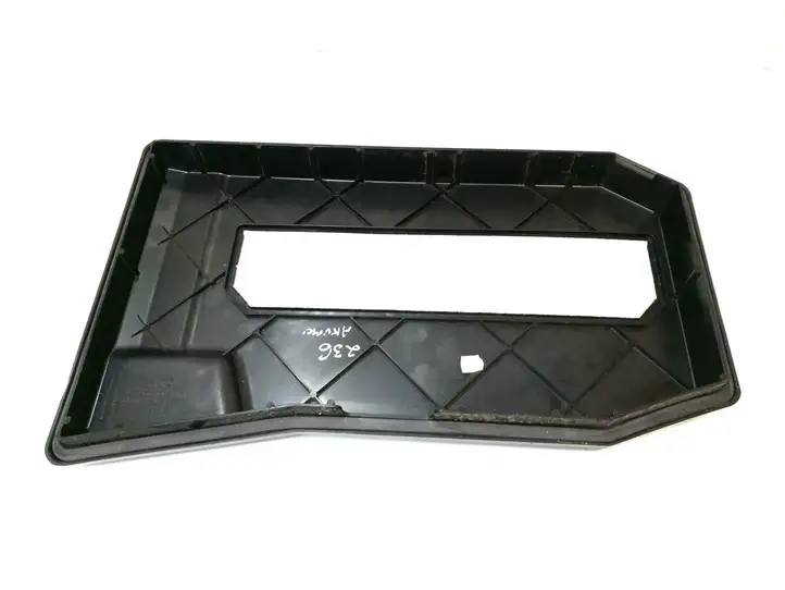 Audi A6 S6 C6 4F (2004 - 2008) 7L0864643B Крышка ящика аккумулятора — фото 2