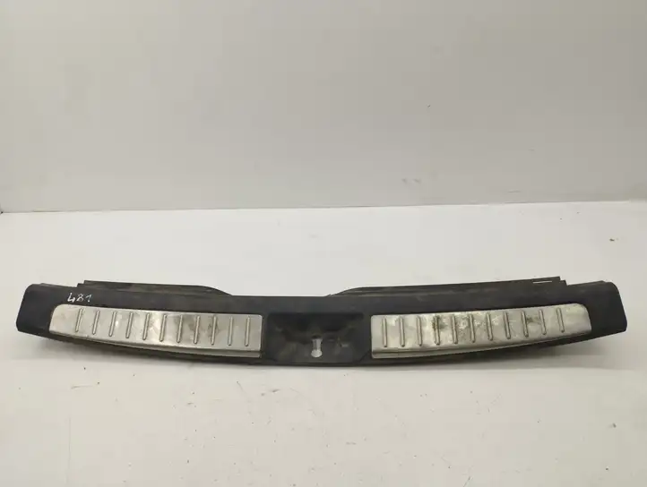 Toyota Avensis T250 (2003 - 2006) 5838705090 Отделка порога багажника — фото 1