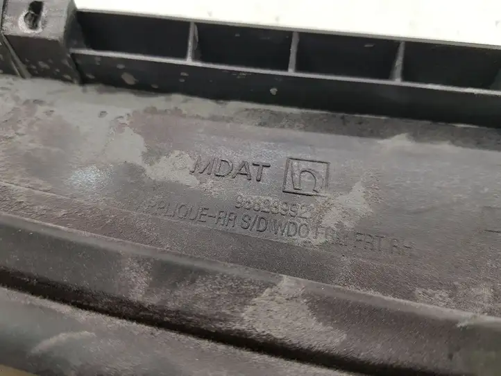 Chevrolet Captiva (2006 - 2011) 96623992 Накладка стекла задней двери — фото 8