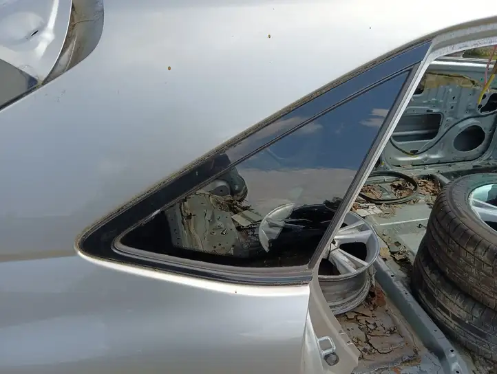 Lexus RX 330 - 350 - 400H (2003 - 2006) Заднее боковое стекло — фото 4