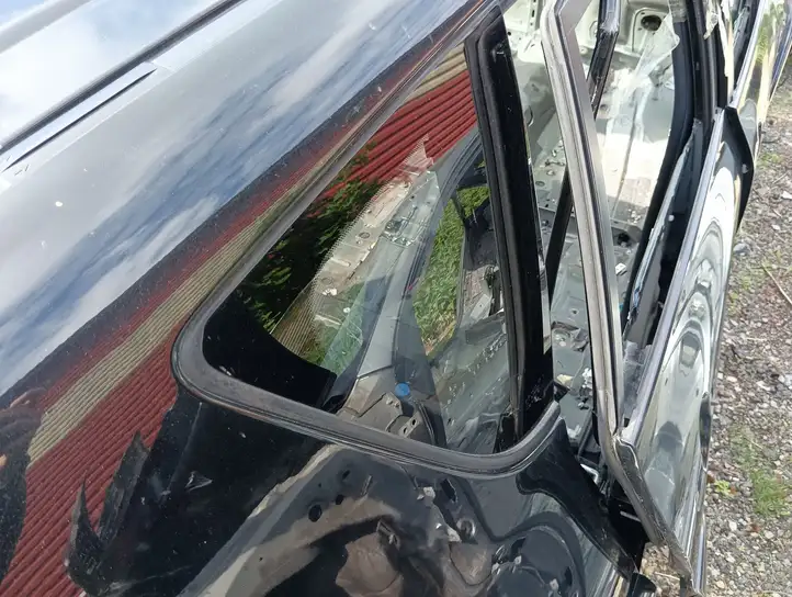 Toyota RAV 4 (XA30) (2006 - 2016) Заднее боковое стекло — фото 1