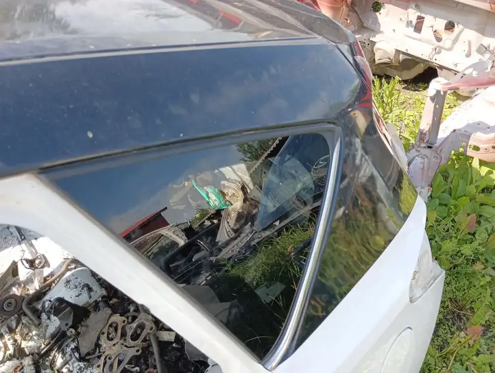 Toyota Auris E180 (2012 - 2018) Заднее боковое стекло — фото 1