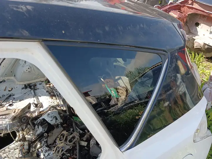 Toyota Auris E180 (2012 - 2018) Заднее боковое стекло — фото 4