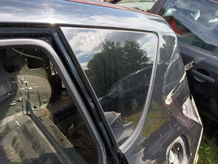 Toyota RAV 4 (XA30) (2006 - 2016) Заднее боковое стекло — фото 1