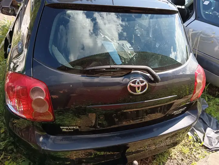 Toyota Auris 150 (2006 - 2012) Крышка багажника — фото 1