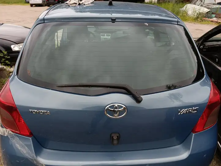 Toyota Yaris (2005 - 2009) Крышка багажника — фото 1