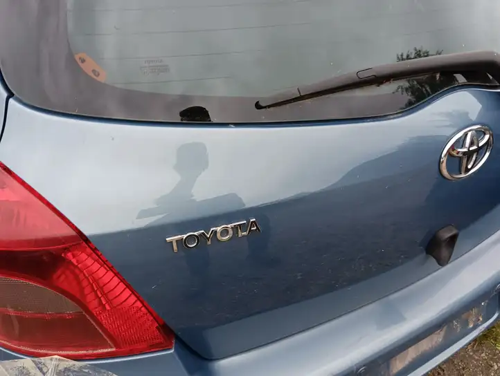 Toyota Yaris (2005 - 2009) Крышка багажника — фото 3