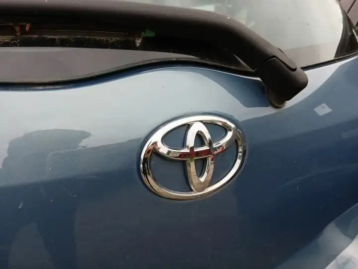 Toyota Yaris (2005 - 2009) Крышка багажника — фото 4