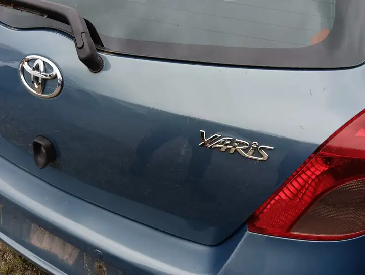 Toyota Yaris (2005 - 2009) Крышка багажника — фото 5