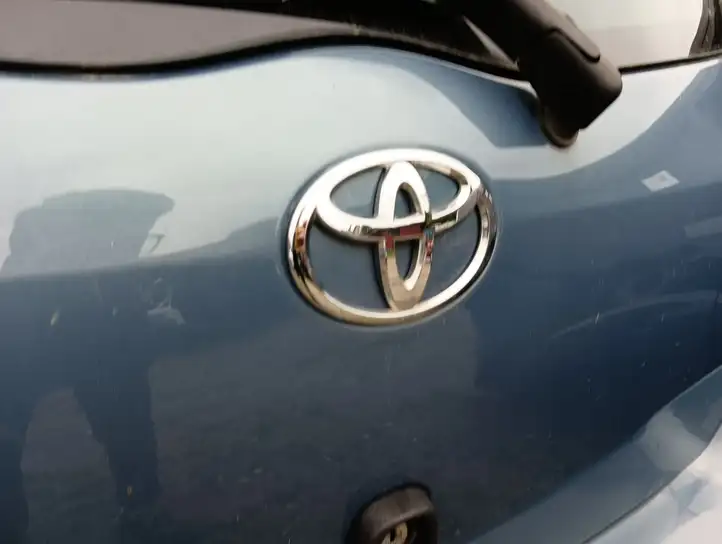 Toyota Yaris (2005 - 2009) Крышка багажника — фото 6