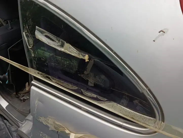 Honda CR-V (2009 - 2012) Заднее боковое стекло — фото 2