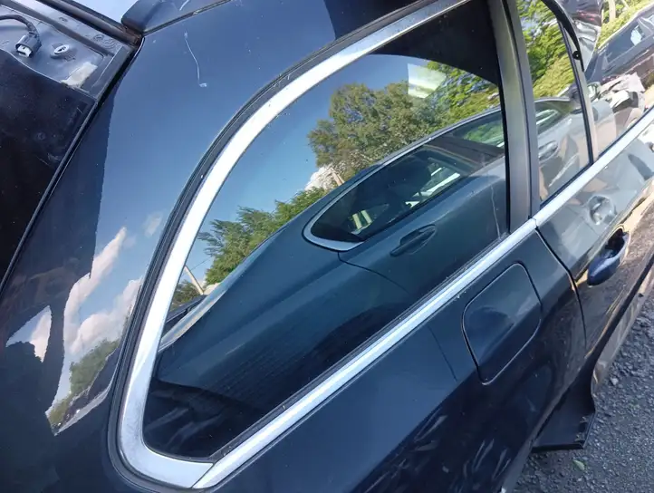 BMW 5 E60 E61 (2004 - 2010) Заднее боковое стекло — фото 1