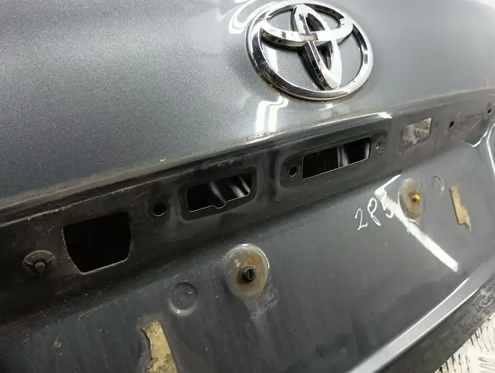 Toyota Avensis T270 (2009 - 2012) Крышка багажника — фото 6