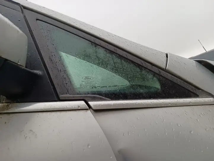 Ford C-MAX II (2010 - 2015) Треугольное стекло кузова — фото 3