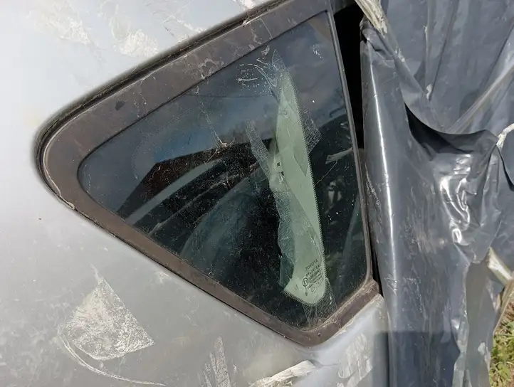 Toyota Corolla Verso AR10 (2004 - 2009) Заднее боковое стекло — фото 1
