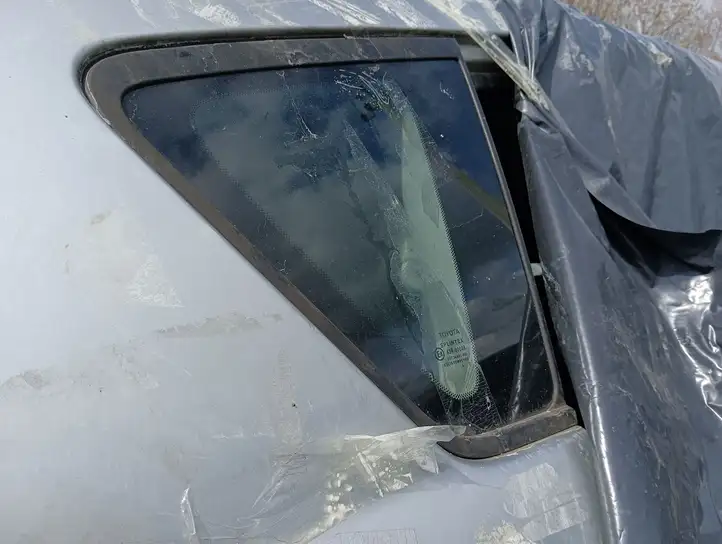 Toyota Corolla Verso AR10 (2004 - 2009) Заднее боковое стекло — фото 2