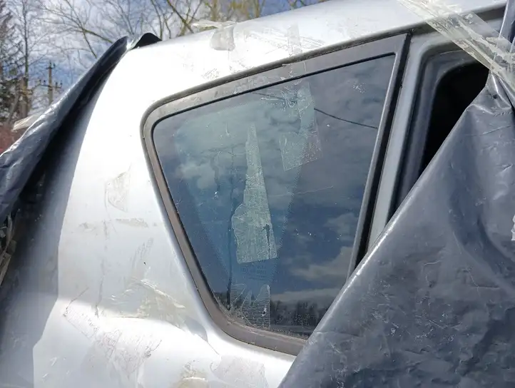 Toyota Corolla Verso AR10 (2004 - 2009) Заднее боковое стекло — фото 4